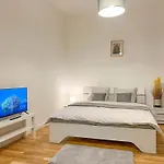 Cozy Apartment In Praha 1 Next To Florenc Station